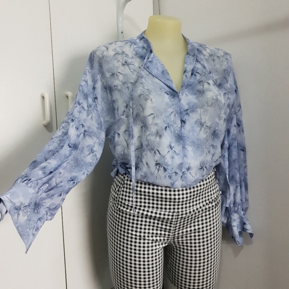 Aus 16 Basque Curve Blue-Grey Abstract Floral Long Sleeve V Neck Blouse - Picture 12 of 16